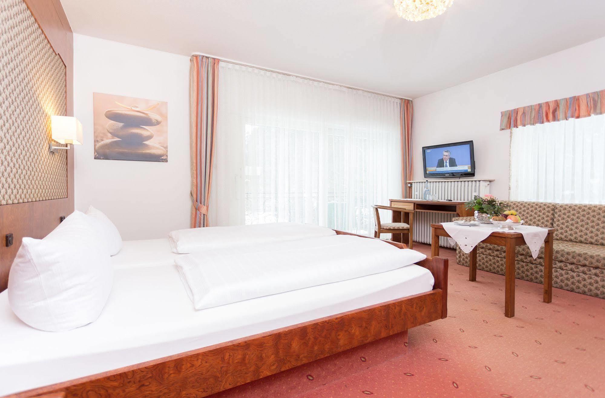 Hotel Pfaelzer Wald Bad Bergzabern Eksteriør billede