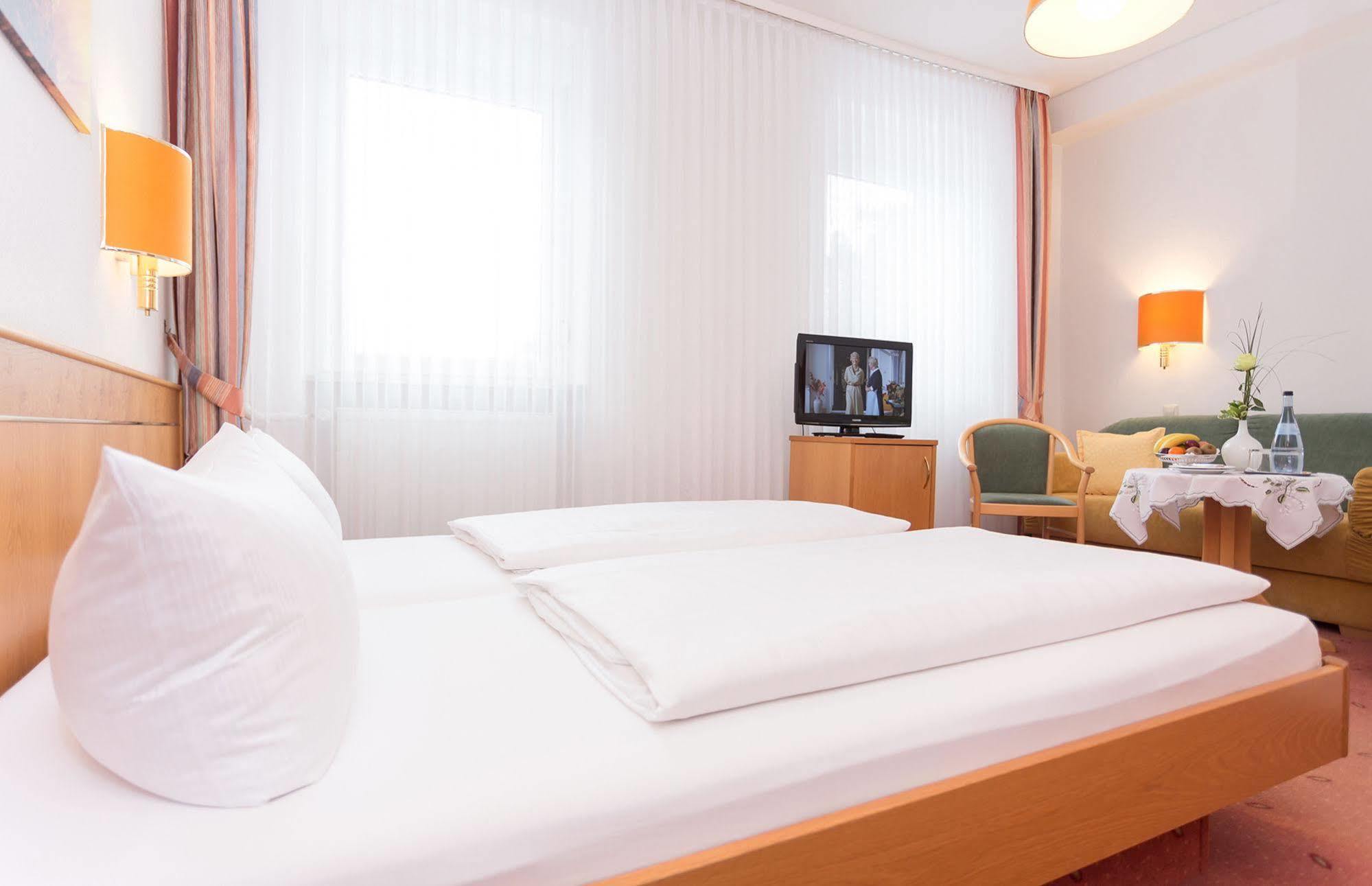 Hotel Pfaelzer Wald Bad Bergzabern Eksteriør billede