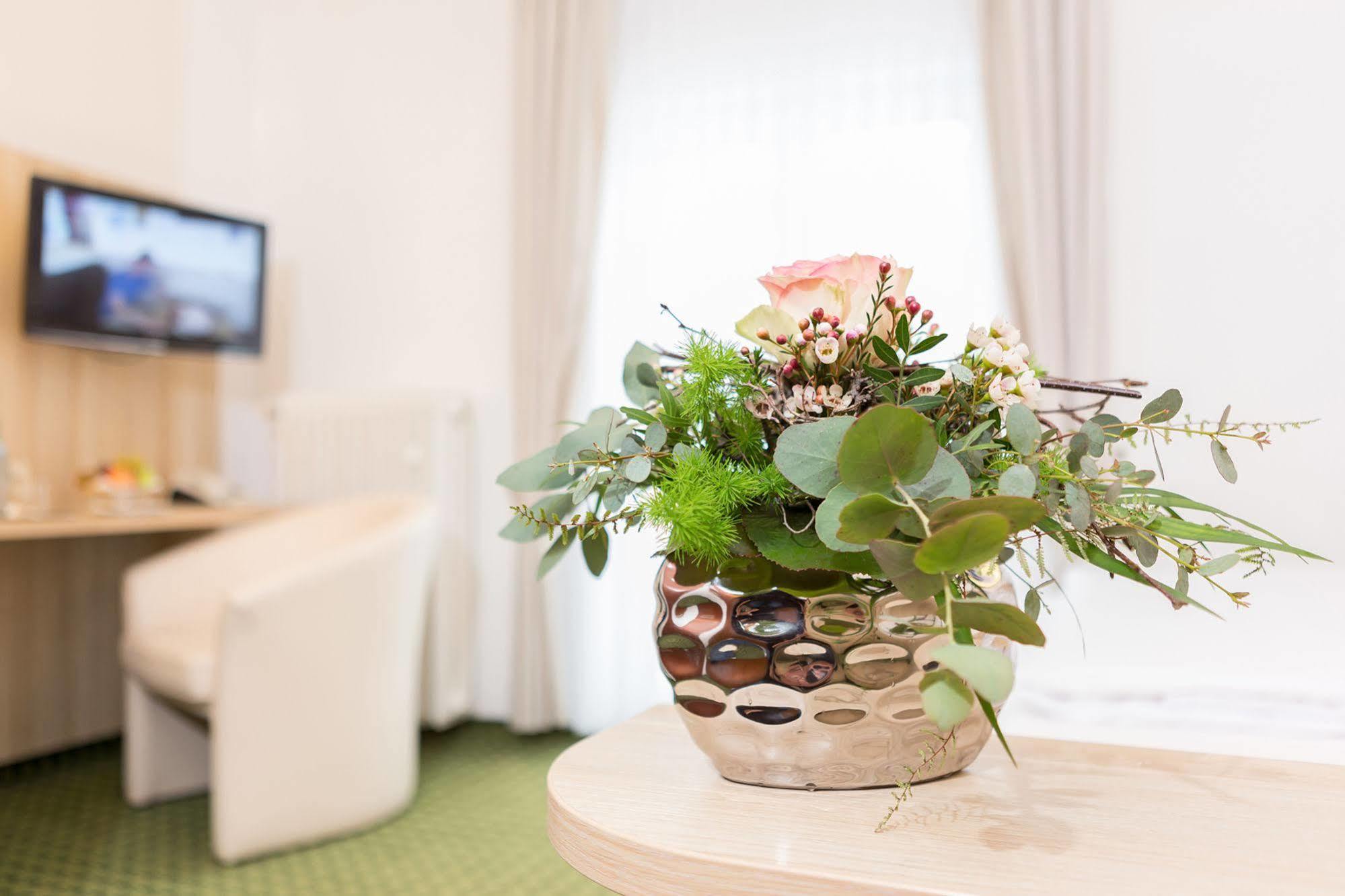 Hotel Pfaelzer Wald Bad Bergzabern Eksteriør billede