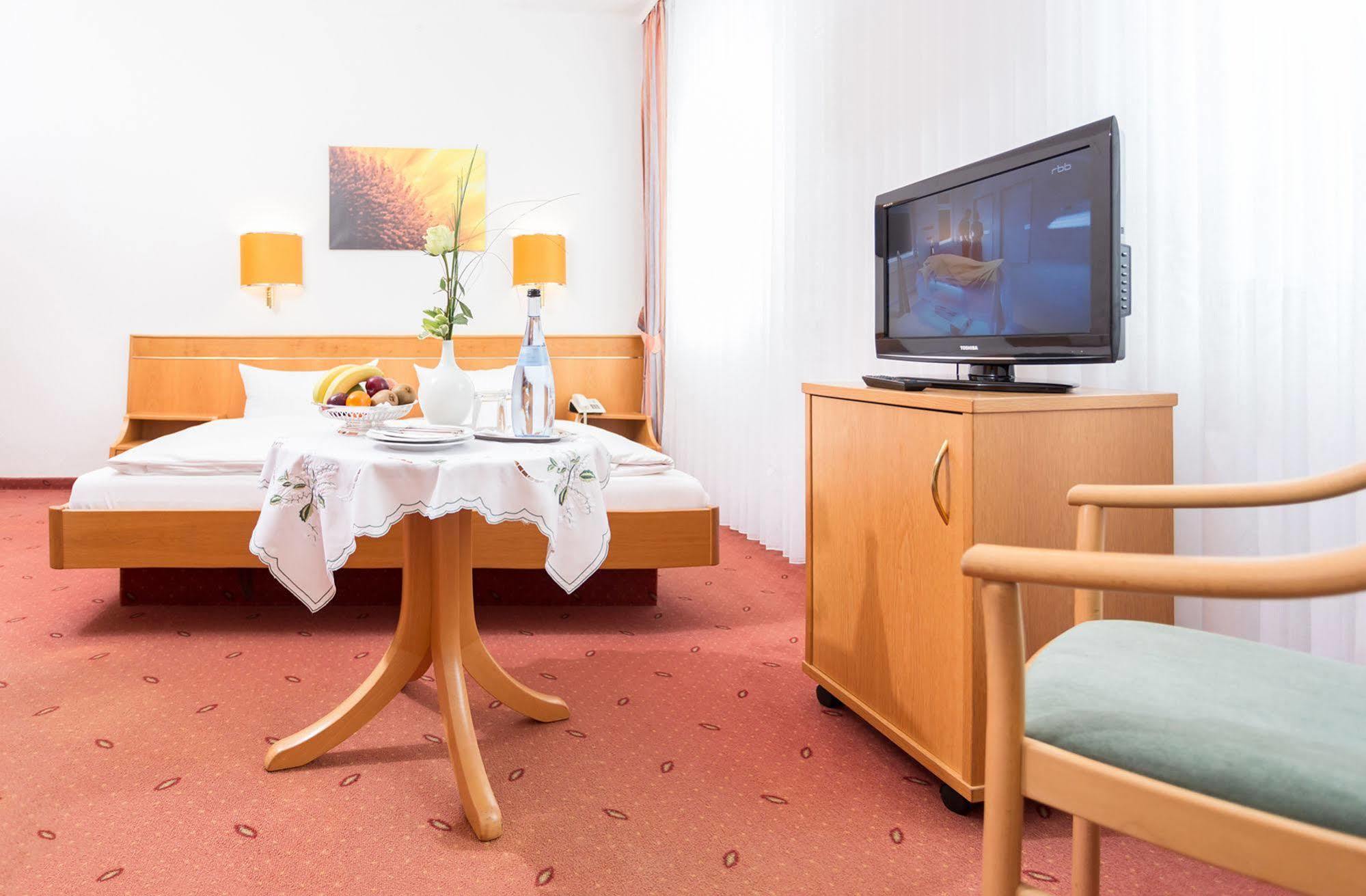 Hotel Pfaelzer Wald Bad Bergzabern Eksteriør billede
